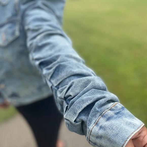 Blue Jean Jacket 🥰 - Picture 5 of 8